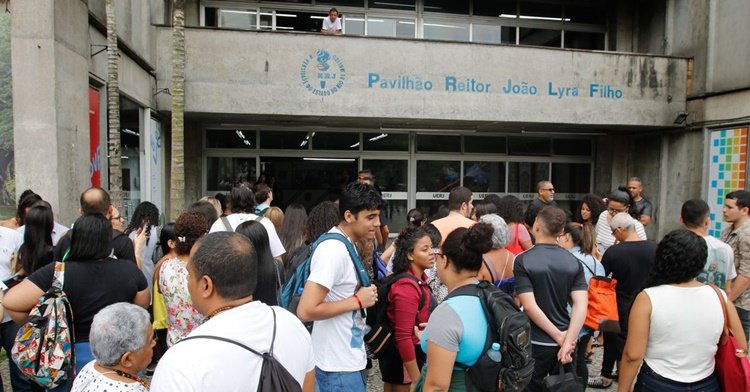 Estudantes fazem segundo dia de provas do ENEM, na UERJ