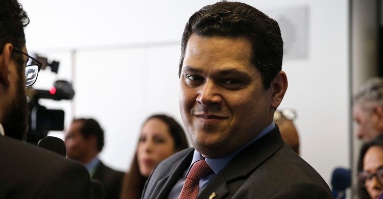 Presidente do Senado, senador Davi Alcolumbre (DEM-AP) concede entrevista.