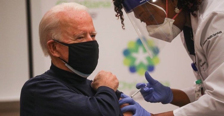 x90949912_US-President-elect-Joe-Biden-receives-a-dose-of-a-vaccine-against-the-coronavirus-disea.jpg.pagespeed.ic.4L2ys8d_0H