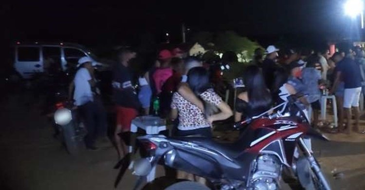 Apos-denuncia-de-festa-clandestina-PMCE-prende-dupla-com-drogas-em-Ico-1-600x617-1