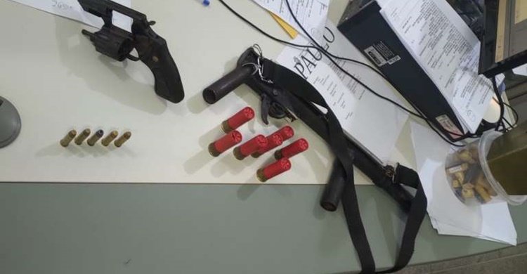 Suspeitos-de-tentativa-de-homicidio-sao-presos-com-armas-em-Ibicuitinga-2-768x454