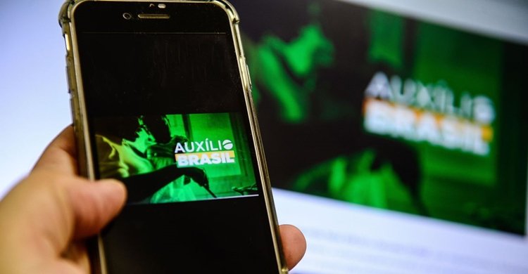 Contratações de consignado no Auxílio Brasil devem começar em setembro