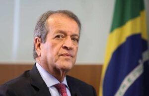 Presidente do PL, Valdemar Costa Neto é preso em flagrante por posse ilegal de arma de fogo