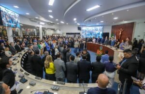 A farsa da representatividade: quando o poder se sobrepõe aos princípios