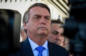 Passaporte de Bolsonaro é entregue às autoridades