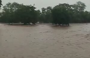 Rio Curtume transborda e inunda trechos de Nova Russas após forte chuva