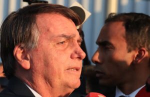 Defesa de Bolsonaro quer adiar depoimento à PF em caso sobre golpe