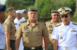 Ex-comandante do Exército confirma reunião com Bolsonaro sobre golpe