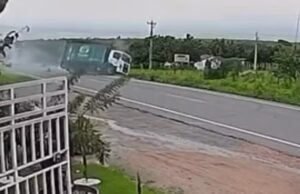 Motorista tenta ultrapassagem, colide de frente com caminhão e morre, no Ceará