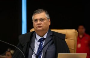 Dino rejeita recurso de Bolsonaro contra multa mil aplicada pelo TSE