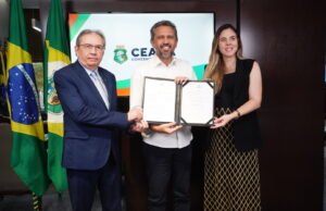 Governador Elmano assina decreto que cria Ouvidoria da Mulher no Ceará