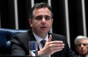 Rodrigo Pacheco se despede da presidência do Senado e destaca defesa da democracia