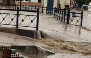 Chuva em Morada Nova alaga ruas e água invade casas