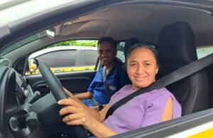 Mulher dribla dificuldades e tira CNH para proporcionar conforto ao filho deficiente e autista