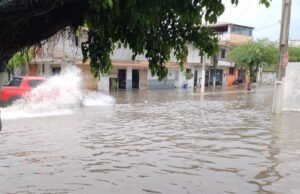 Tarde de domingo registra fortes chuvas em Quixadá e Quixeramobim; ruas da Terra dos Monólitos ficam alagadas