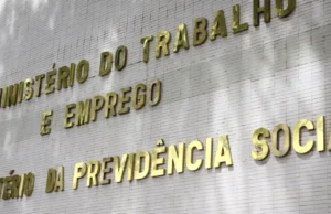 Mesmo com bloqueio de quase R$ 3 bi, servidores ainda esperam reajuste