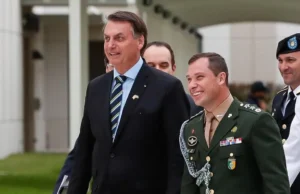 PF indicia Bolsonaro e Mauro Cid por fraude em cartão de vacina