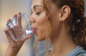 Beber água reduz riscos à saúde do coração