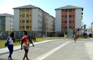 Entrada Moradia Ceará: mulheres vítimas de violência e mães solo atípicas terão prioridade na compra da casa própria