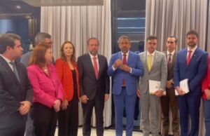 Em Brasília, Elmano e parlamentares entregam relatório da CPI da Enel ao ministro das Minas Energias