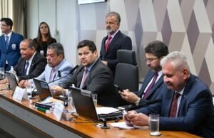 PEC que aumenta salários de juízes avança no Senado