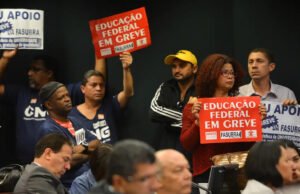 Servidores federais de educação iniciam greve nesta quarta-feira