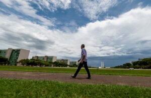 Servidores federais esperam fechar hoje acordo para reajuste de benefícios