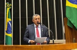 Em sessão solene na Câmara, Guimarães reforça apelo para beatificação do Padre Cícero