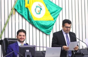 Projeto sobre reajuste salarial para servidores do TCE começa a tramitar na Alece