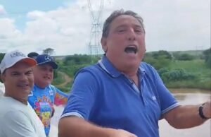 Famoso por pular de palco, Maurício Pinheiro agora pula de ponte