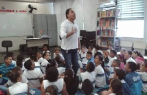 Mês de combate ao bullying: Palestra artística conscientiza alunos em escolas públicas do Rio