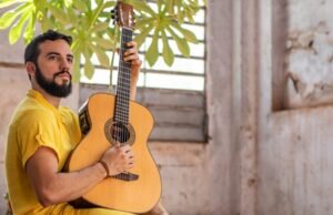Caio Fernandes lança 1° álbum autoral ‘Canto Para Ser Ouvido’