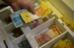 Caixa libera abono salarial para nascidos em novembro e dezembro