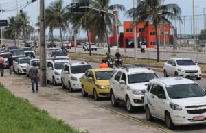 Taxistas cobram fiscalização e criação de aplicativo em Fortaleza