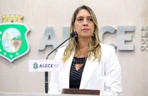 Larissa Gaspar apresenta projetos para enfrentar a violência política de gênero na Assembleia Legislativa