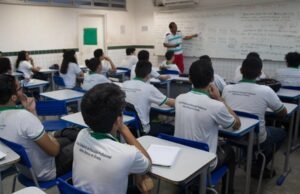 Professores temporários deveriam ser ‘exceção’ nas redes estaduais, mas estudo mostra situação inversa