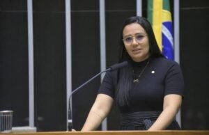 Câmeras em imóvel alugado por deputada cearense foram instaladas há pelo menos 4 anos, diz inquérito