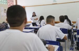 Falta de professores temporários afeta volta às aulas em escolas estaduais do Ceará