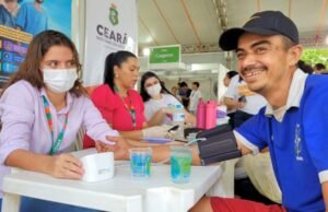 Samu Ceará realiza atendimento e treinamento em suporte básico durante comemorações do dia do trabalhador, em Fortaleza