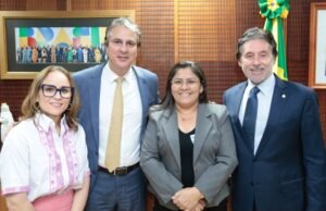 Prefeita de Madalena se reúne com ministro Camilo Santana e apresenta demandas do município