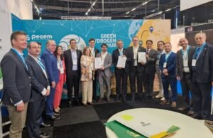 Em Roterdã, Elmano assina memorando com Eletrobras para produção de hidrogênio verde no Complexo do Pecém