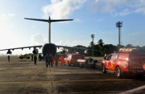 Elmano sanciona lei que autoriza Estado do Ceará a enviar ajuda humanitária ao Rio Grande do Sul