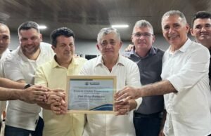 Em Tamboril, Guimarães recebe título de cidadão e reforça compromisso com o desenvolvimento do Sertão dos Inhamuns