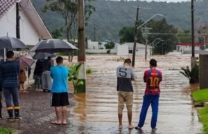 Número de desalojados dobra em 24 horas no Rio Grande do Sul