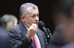 Líder do governo, Guimarães defende mudanças na gestão Lula: ‘Se estivesse bem, teria 80% de aceitação’