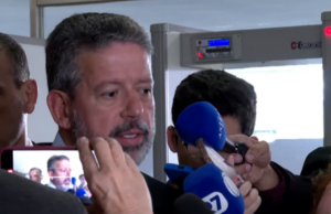 Lira se reúne com Lula e diz que é possível encontrar meio termo sobre taxação de importações de até 50 dólares