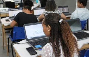 Gratuito: programa oferece 1,5 mil vagas de capacitação para jovens na área de Tecnologia da Informação e Comunicação