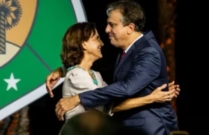 “Que Deus ilumine seus próximos projetos”, diz Camilo ao se despedir de Izolda no MEC