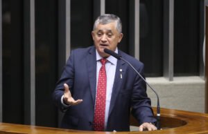 Guimarães chama PEC das Praias de ‘atrocidade’ e inicia mobilização para travar texto no Senado