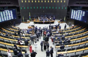 Projeto que equipara aborto a homicídio tem urgência aprovada